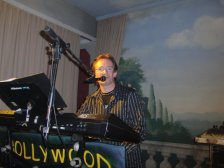 Mr. Hollywood am Keyboard