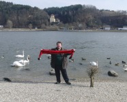 Foto mit Vereinsschal in Aschach an der Donau