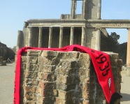 Foto mit Vereinsschal in Pompeji